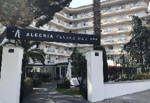 Hotel Alegria Fenals Mar - vstup do hotelu