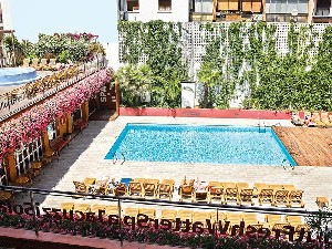 Hotel s bazénem