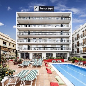 Aqua Hotel Bertran Park - pohled na budovu