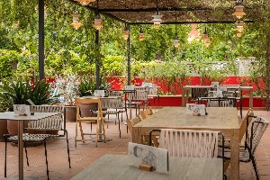 restaurant/bar