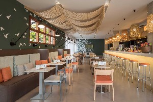 restaurant/bar