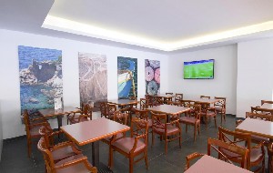 Restaurant/bars