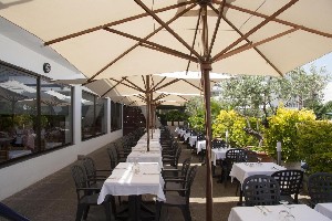 Restaurant/bars