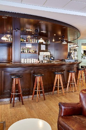 bar