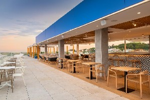 Restaurant/bars