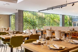 Restaurant/bars