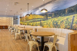 Restaurant/bars