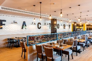 Restaurant/bars