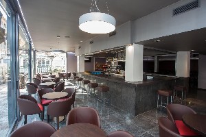 Restaurant/bars