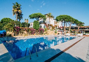 Hotel s bazénem