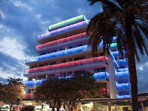 Hotel Europa Splash - noční pohled na budovu