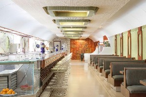 Restaurant/bars