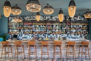 Restaurant/bars
