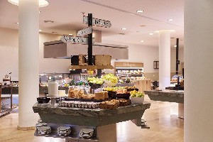 Restaurant/bars