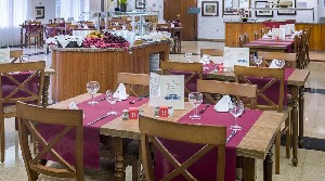 restaurant/bar