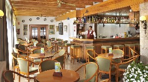 restaurant/bar