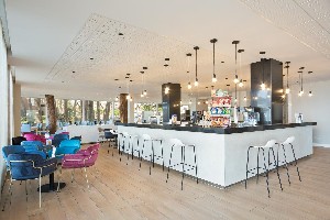 Restaurant/bars