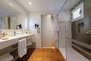 Triple Club Room