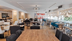 Restaurant/bars