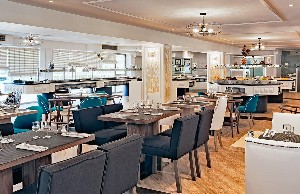 Restaurant/bars