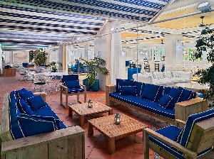 Restaurant/bars