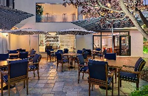 Restaurant/bars