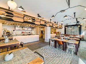 restaurant/bar