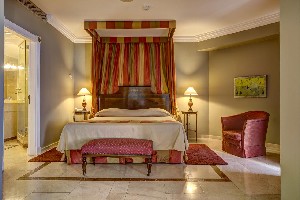 Hotel REINA ISABEL wakacje