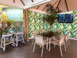 poolbar