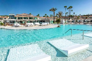 Hotel s bazénem