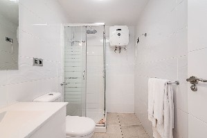 Stud terrace bathroom