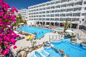 Hotel s bazénem