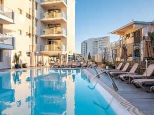 Hotel s bazénem