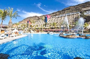 Hotel s bazénem