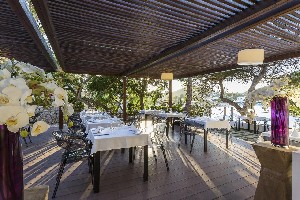 Restaurant/bars