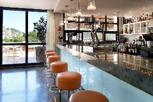 Restaurant/bars