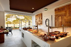 Restaurant/bars