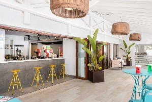 Restaurant/bars