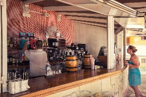 Restaurant/bars