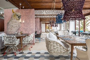 Restaurant/bars