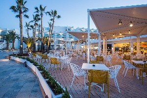 Restaurant/bars