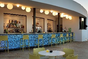 Restaurant/bars
