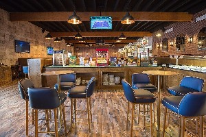 Restaurant/bars