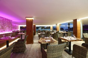 Restaurant/bars