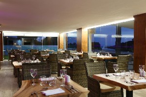 Restaurant/bars
