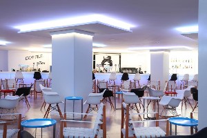 Restaurant/bars