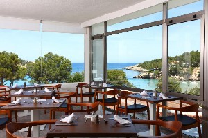 Restaurant/bars