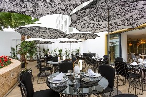 restaurant/bar