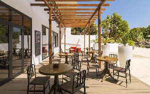 Mike's Coffee terrace