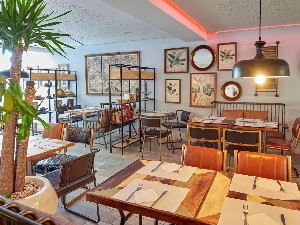restaurant/bar